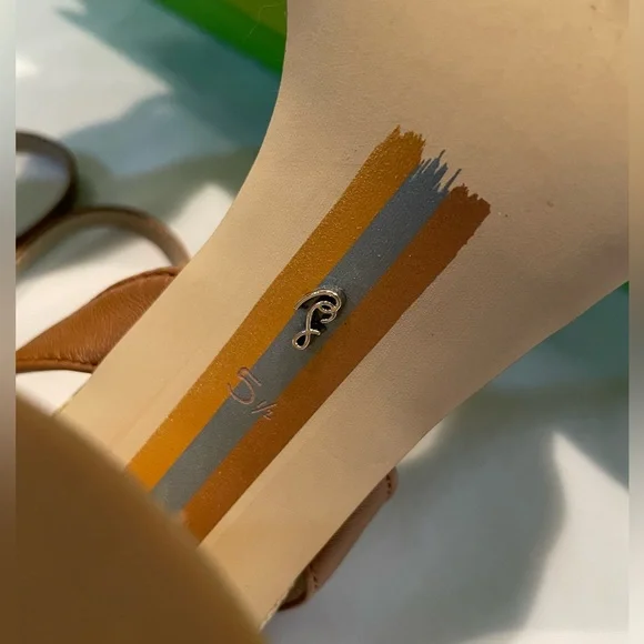 Sam Edelman's Iconic Kia Block Heeled Sandal (5.5) - Picture 6 of 7